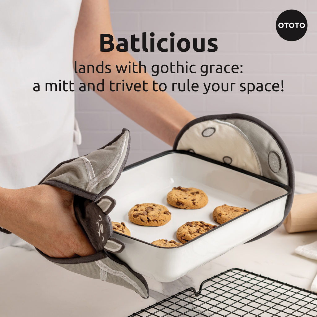 BUNDLE Batlicious Oven Mitts and Pot Holders Set
