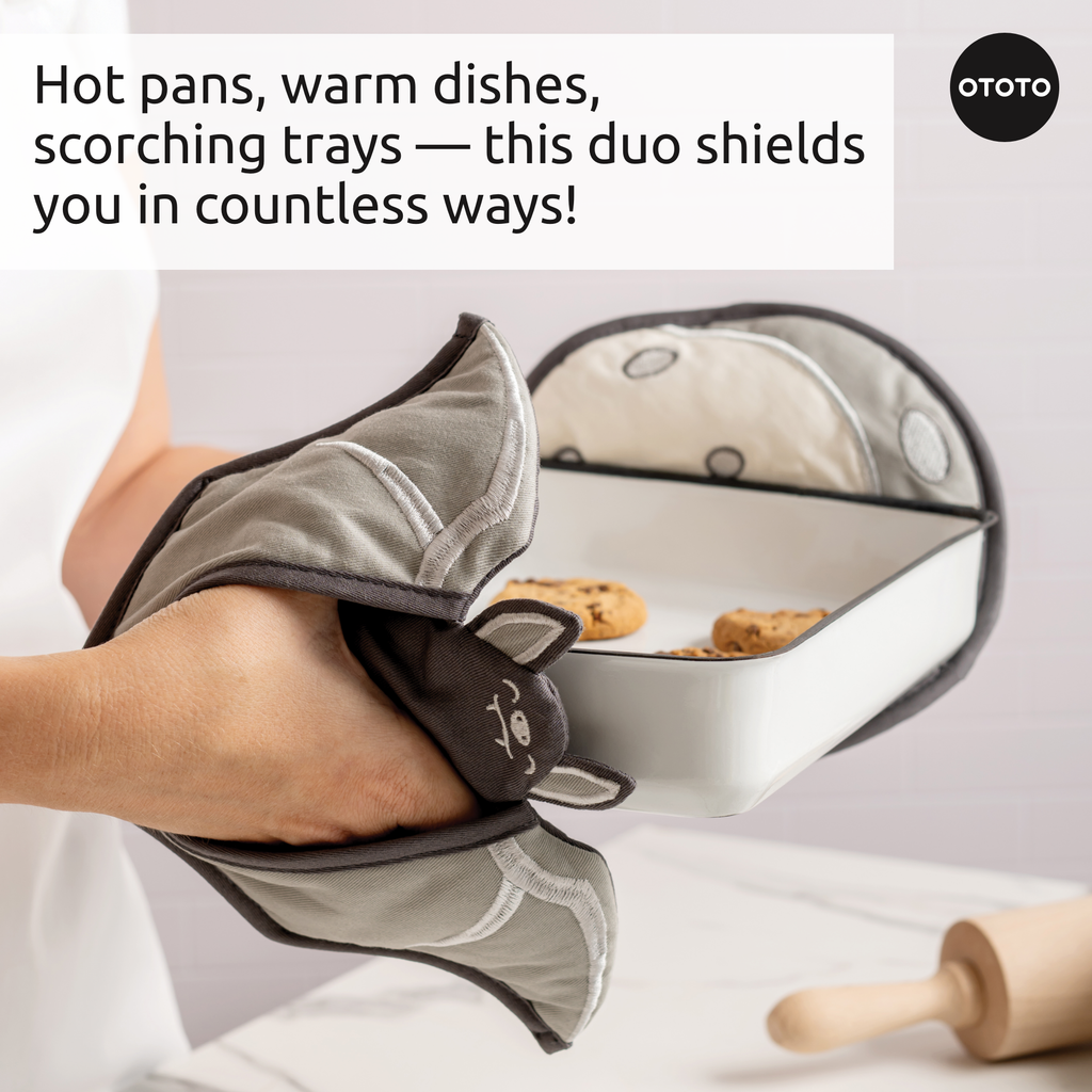 BUNDLE Batlicious Oven Mitts and Pot Holders Set