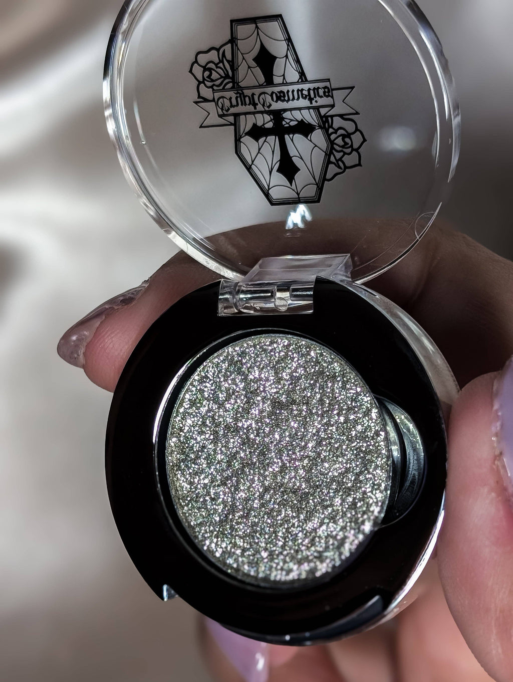 Renegade - Metallic silver eyeshadow single